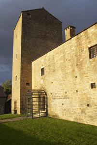 Castillo de Larr&eacute;s